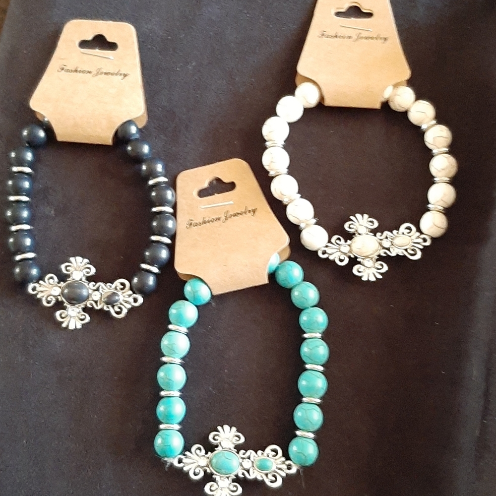 Side way cross stretch bracelet